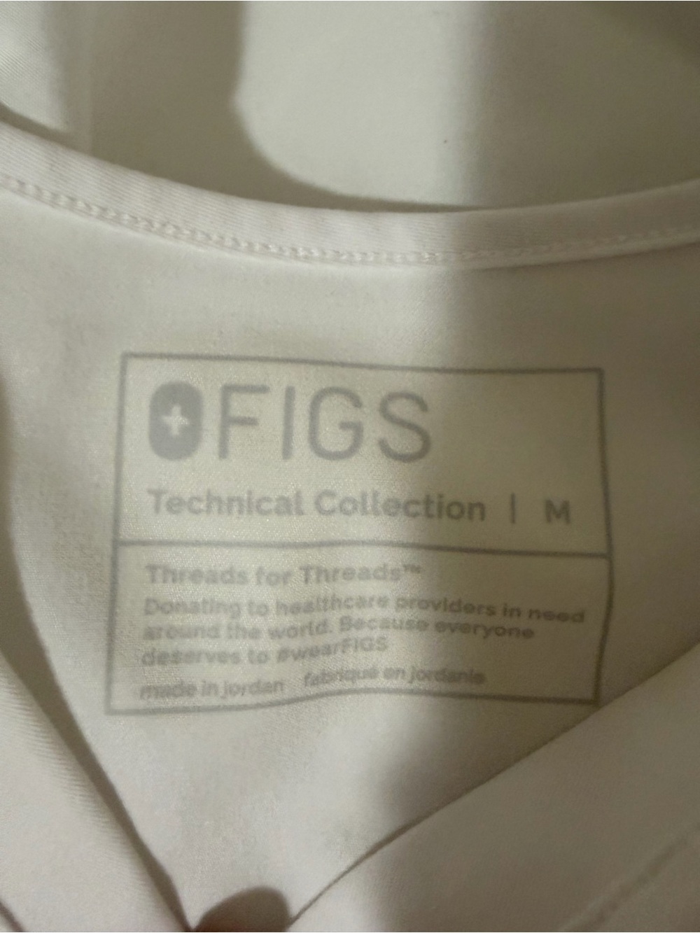 FIGS Women’s White Catarina Scrub Top - Picture 2 of 3